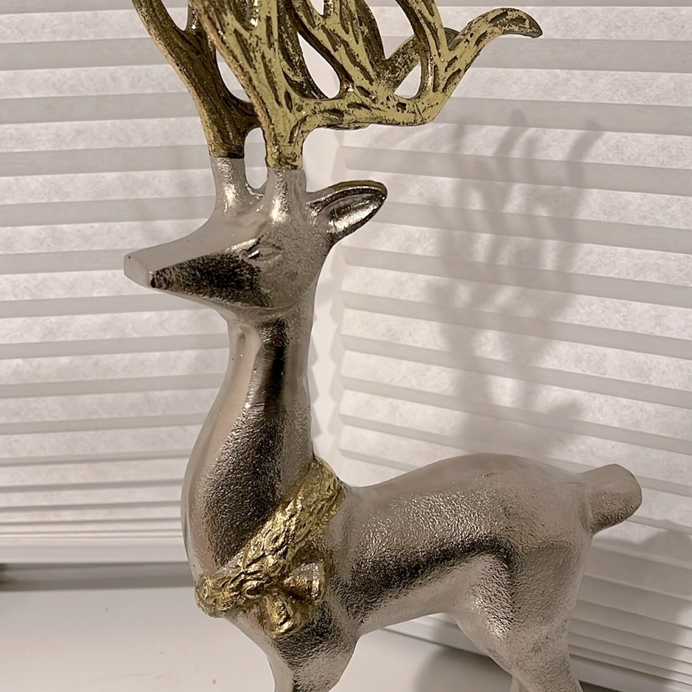 Metal /  Standing Deers / Elegant Silver and Gold Reindeer Figurines / 2 pc. - Picture 6 of 13